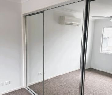 Spacious three bedroom townhouse - Photo 3