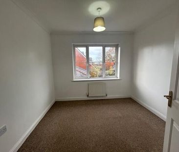 4 bedroom link detached house to rent - Photo 2