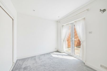 2 bedroom Flat in Princes Avenue, - Photo 4