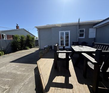 Sunny and spacious family home - Photo 4