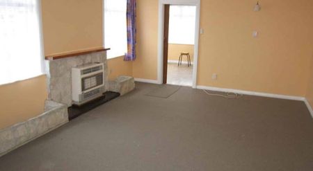 FOUR BEDROOMS - ROSLYN - Photo 4