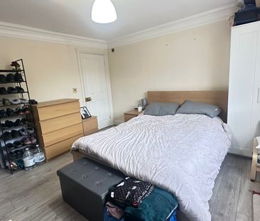 1 bedroom room to rent Large Ensuite Room - Wardown Crescent - Furn... - Photo 6