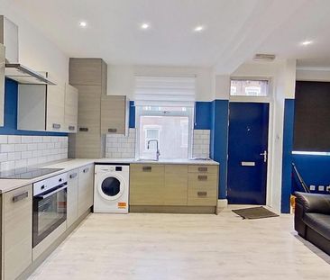 3 bedroom terraced house to rent - Photo 3