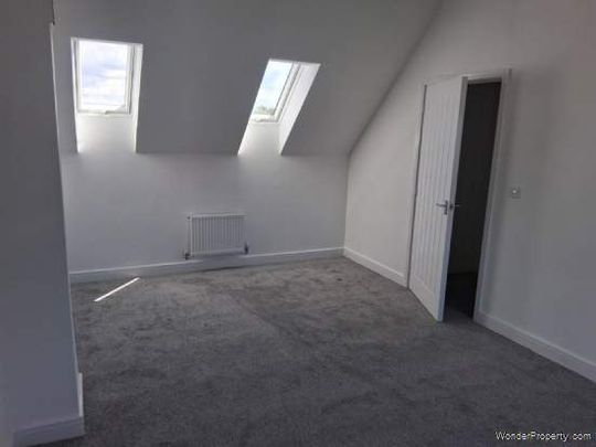 3 bedroom property to rent in Leigh - Photo 1