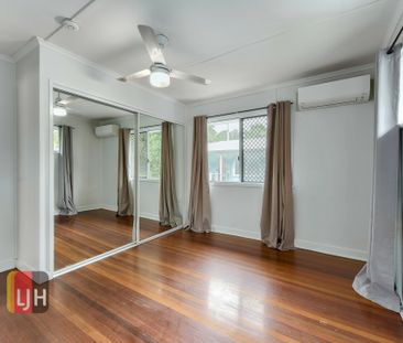 3 BEDROOM HOME WITH AIR CONDITIONING CLOSE TO EVERYTHING - Photo 1