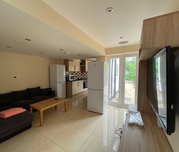 6 Bed Terraced House, De Beauvoir Road, RG1 - Photo 2