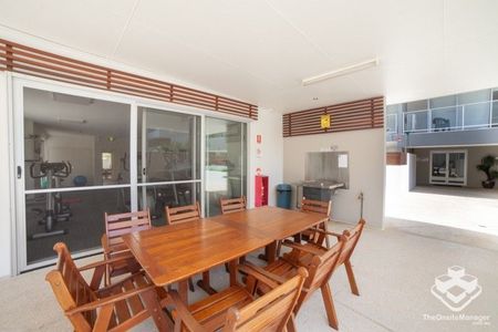 2 Bed 2 Bath UNFURNISHED Apartments - Modern, spacious and close to all amenities! - Photo 3