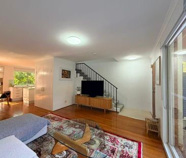 Split level townhouse in Prime Marsfield Location - Photo 2