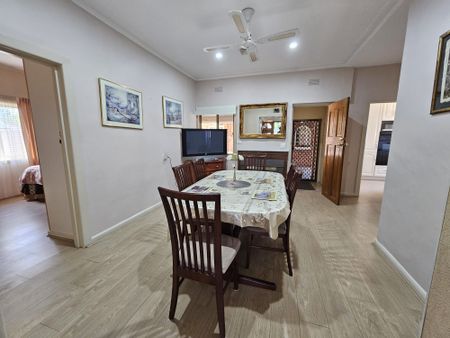 30 Valley Street, Oakleigh South VIC 3167 - House For Rent | Domain - Photo 2