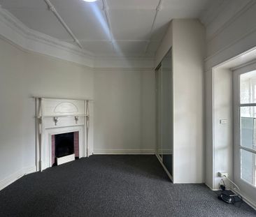 Perfectly positioned in the heart of Coogee! - Photo 1