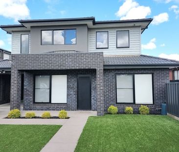Spacious and Modern Townhouse - Ideal for Large Families - Photo 1