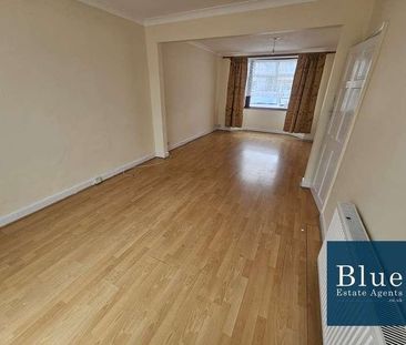 Devon Waye, Hounslow, TW5 - Photo 2