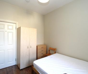 3 bedroom flat to rent - Photo 6