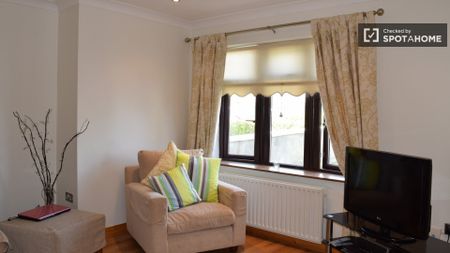 Huge room in 3-bedroom apartment in Tallaght, Dublin - Photo 3