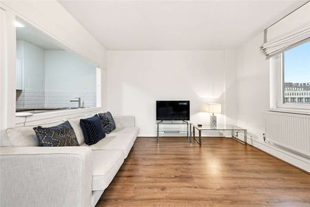 This spacious dual-aspect one bedroom, one bathroom apartment is set on the sixth floor of this superbly located building in the heart of Westminster with a fantastic view. - Photo 4
