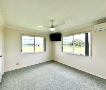 Charming Rural Farmhouse - Photo 3