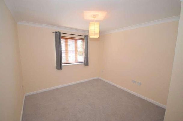 Chester Gibbons Green, London Colney, AL2 - Photo 1