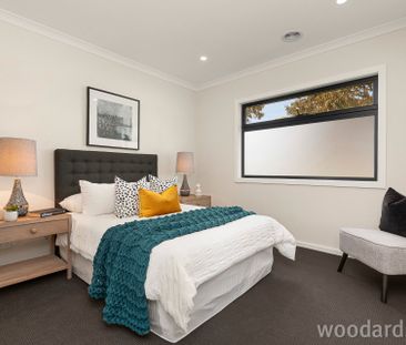 MODERN LIGHT-FILLED TOWNHOUSE NEAR HUNTINGDALE STATION! - Photo 3