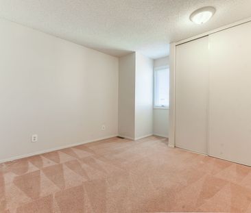 91 Coachway Gardens SW, Calgary - Photo 4