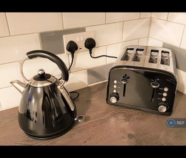 1 bedroom in a house share to rent - Photo 2