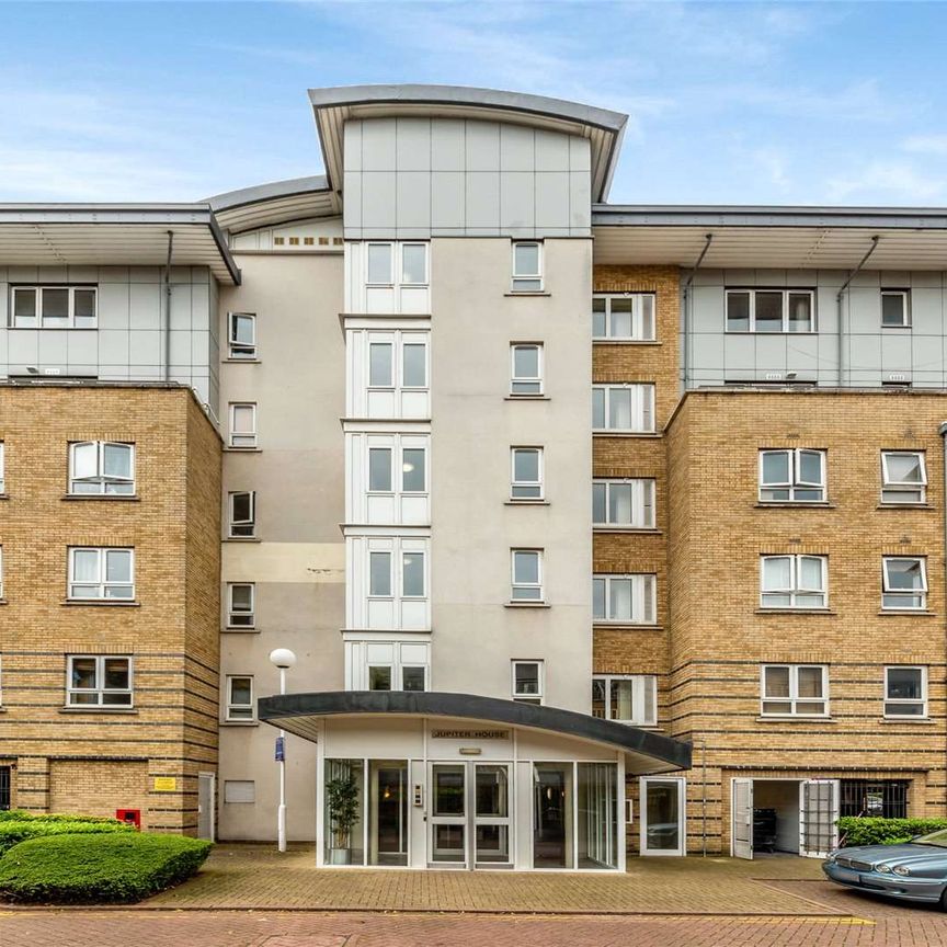 Bright and spacious 1 double bedroom apartment to rent benefitting from onsite facilities and concierge service. - Photo 1