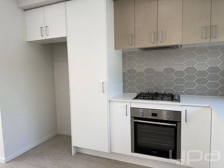 Modern 2-Bedroom Home with Spacious Garage - Photo 3