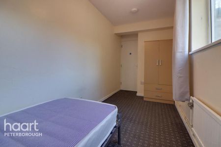 1 bedroom in a house share to rent - Photo 2