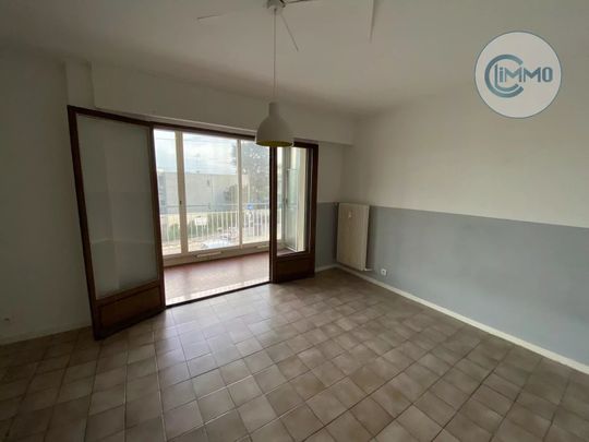 Location Appartement 1 pièce 21m² ST LAURENT DU VAR 06700 - Photo 1
