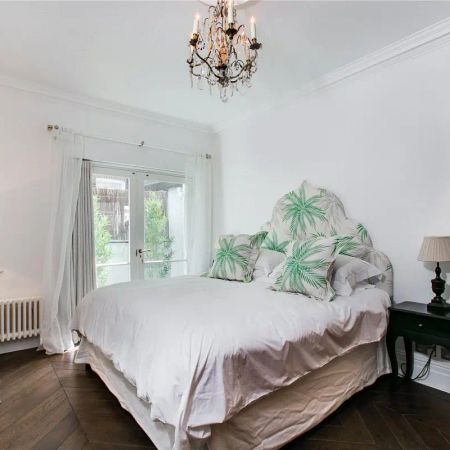 2 bedroom flat in South Kensington - Photo 3