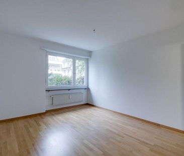 Comfortable living in a well-maintained apartment building - Photo 3