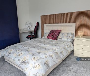 3 bedroom semi-detached house to rent - Photo 5