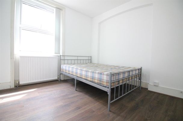 Madeley Road, London - Photo 1