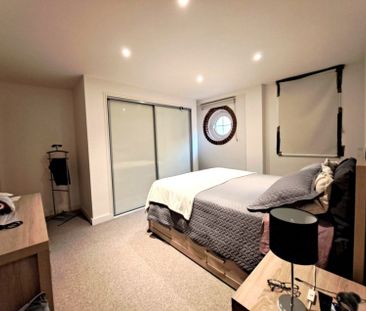 The Courtyard, High Street, Staines-Upon-Thames,TW18 - Photo 4