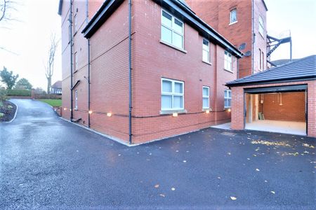 Penthouse Apartment, Grosvenor Road, Birkdale, Southport, Merseyside, PR8 - Photo 3