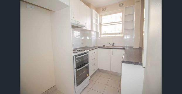 One-Bedroom Unit with Stunning Harbour Views - Photo 1