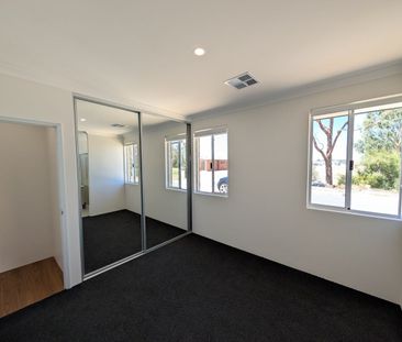 BRAND NEW 3x2 Family Home! - Photo 4