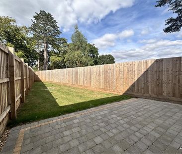 2 bedroom mews to rent - Photo 2
