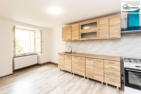Pronájem bytu 2+1 66 m² - Fotografie 2