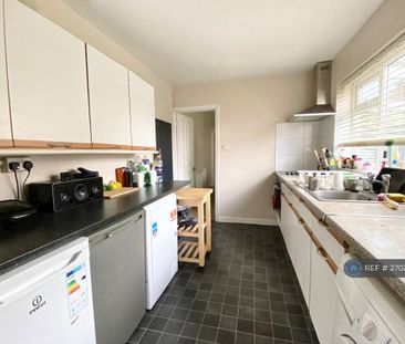 4 bedroom end of terrace house to rent - Photo 3