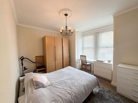 4 bedroom end of terrace house to rent - Photo 5