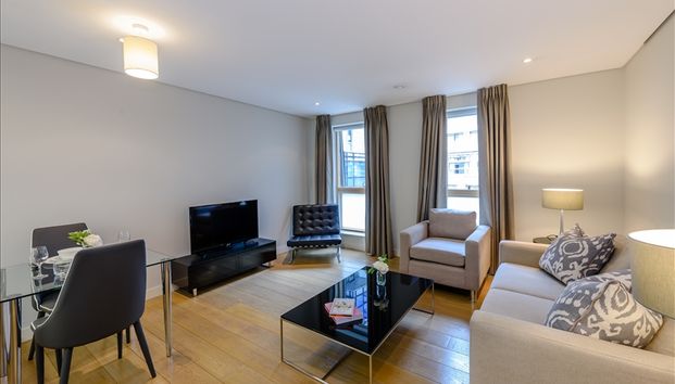 Stunning One-Bedroom Apartment in Paddington Basin, London W2 - Photo 1