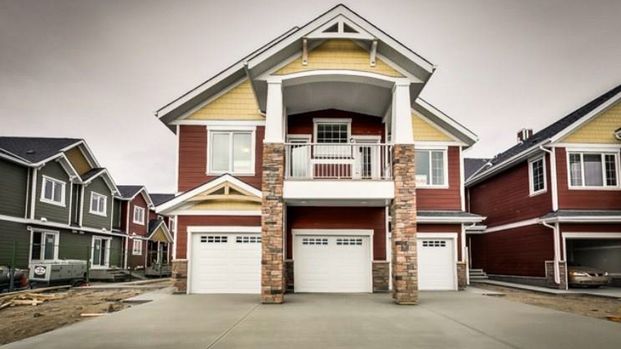2 Bedroom Townhouse With Attached Garage For Rent In Airdrie. - Photo 1