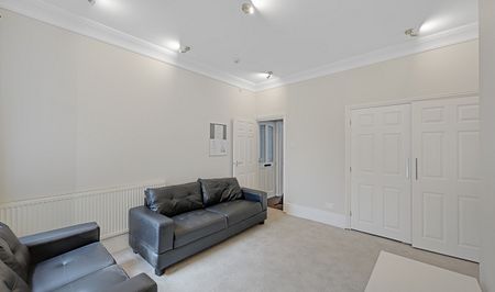 Spacious 6-Bed Student House with Large Kitchen, Close to Bars and Shops - Photo 3