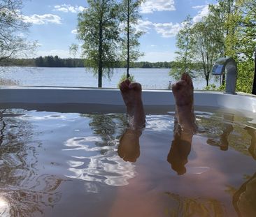 Ljus och välplanerad villa med storslagen utsikt i Köping! - Foto 5