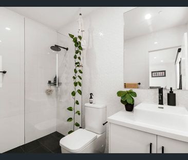 An Entertainer in a Prime Location Penthouse Living - Photo 1