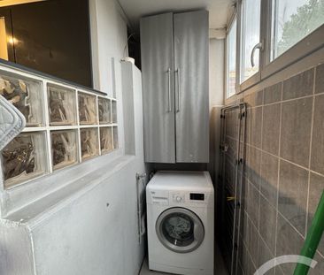 Location Appartement 3 pièces 57m² LA VALENTINE 11ème - Photo 2