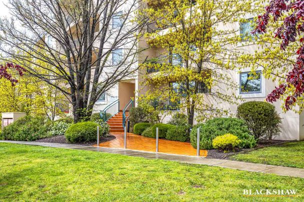 FULLY FURNISHED UNIT IN CONVENIENT LOCATION - Photo 1