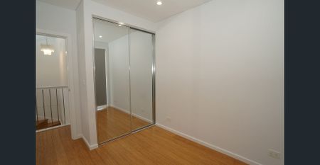 Excellent Four-bedroom Duplex for Lease in Canley Heights! - Photo 4