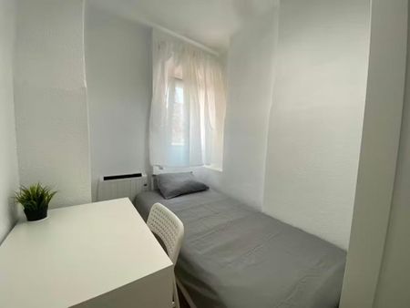 Calle de la Garganta de Aisa, Madrid, Community of Madrid 28038 - Photo 3