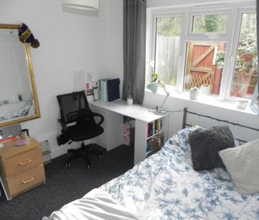 5 bedroom semi-detached house to rent - Photo 5